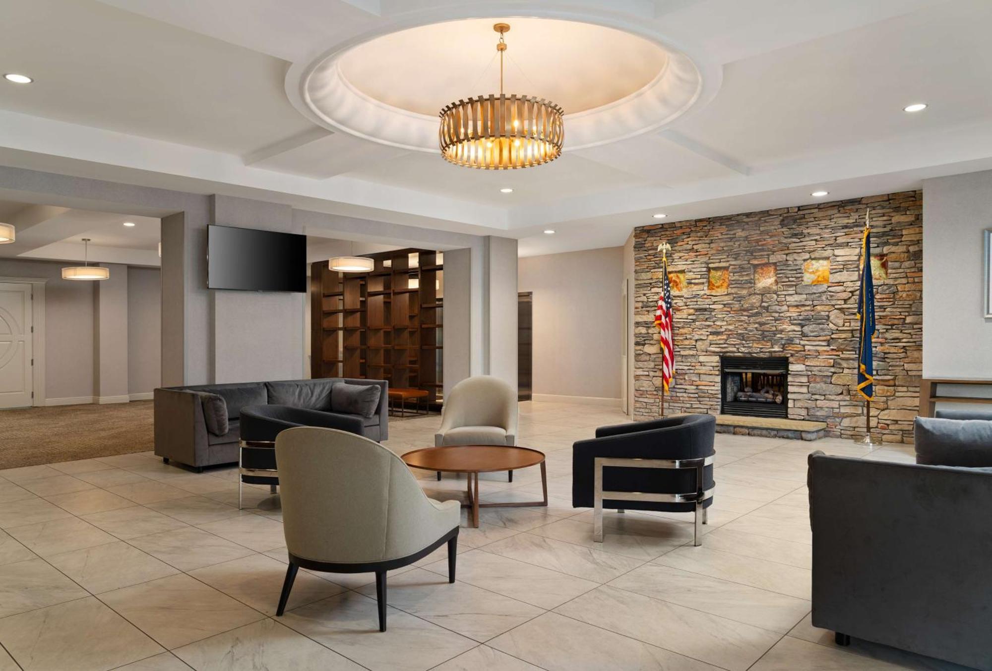 Doubletree By Hilton Pittsburgh Airport Hotel Moon Township Exterior foto