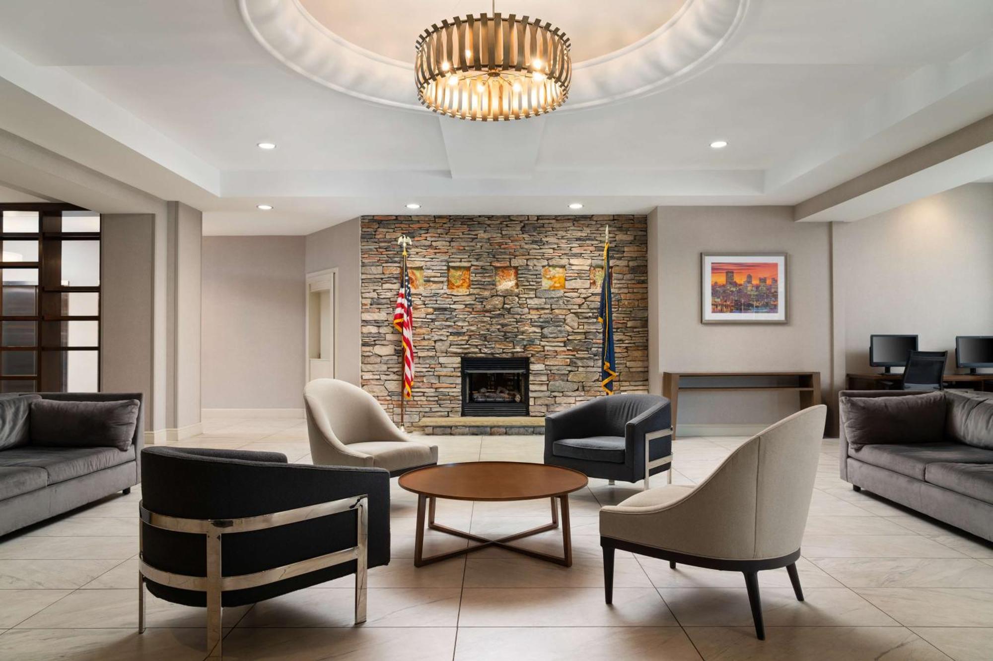 Doubletree By Hilton Pittsburgh Airport Hotel Moon Township Exterior foto