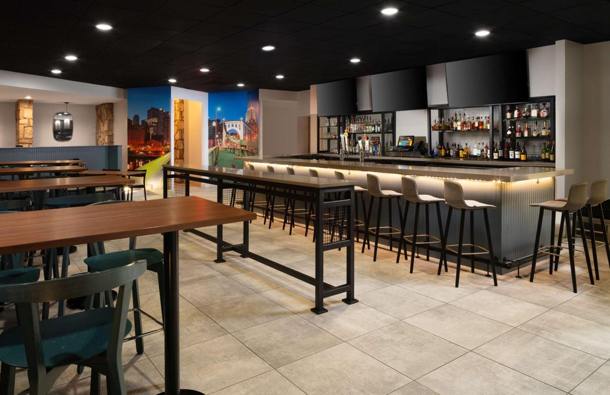 Doubletree By Hilton Pittsburgh Airport Hotel Moon Township Exterior foto
