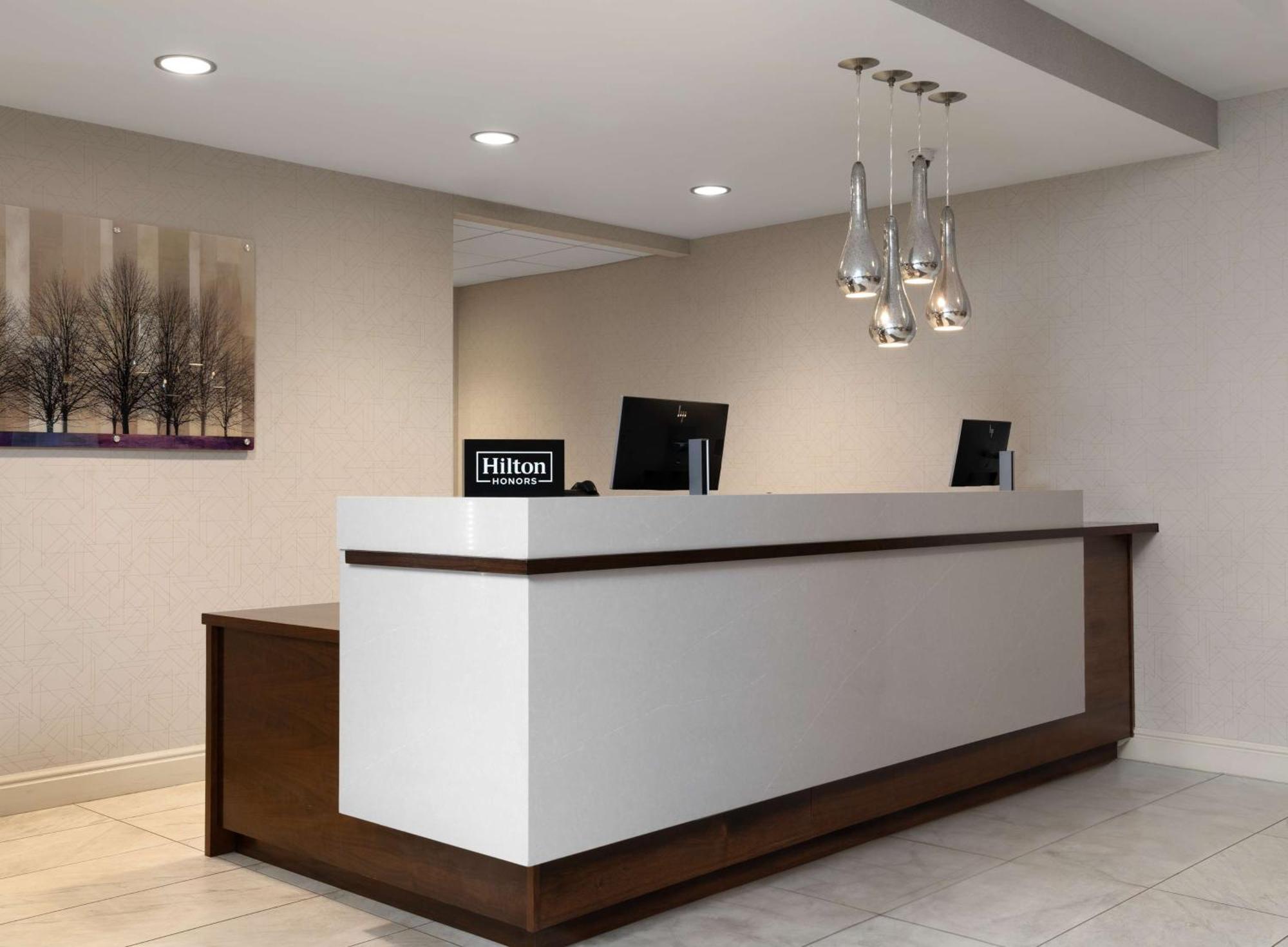 Doubletree By Hilton Pittsburgh Airport Hotel Moon Township Exterior foto